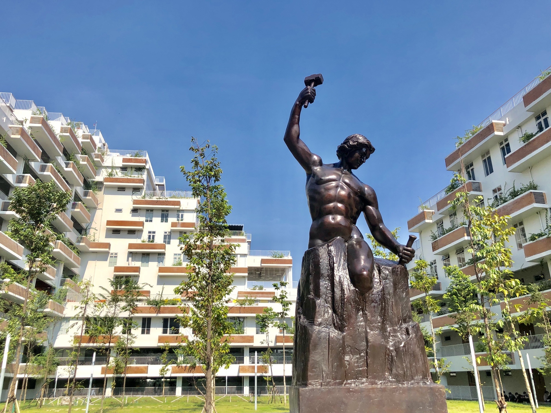 doanh nhan Hoang Nam Tien anh 4