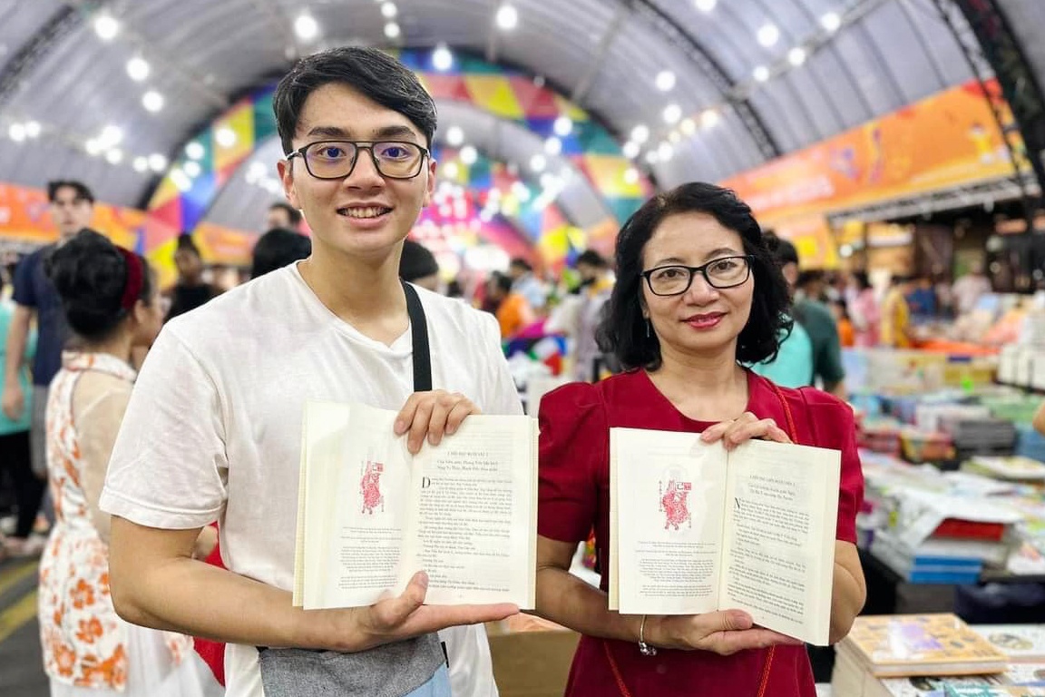 Khai xuan dau nam bang sach hinh anh