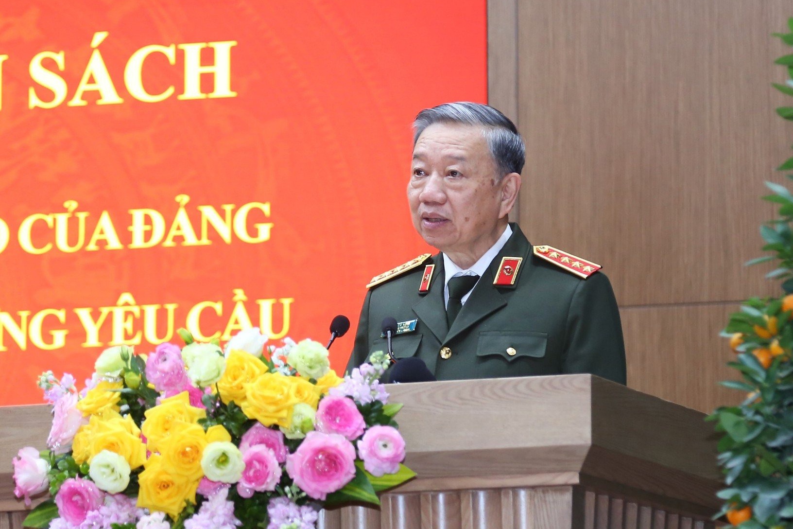 Sach ve doi moi phuong thuc lanh dao cua Dang doi voi Cong an nhan dan hinh anh