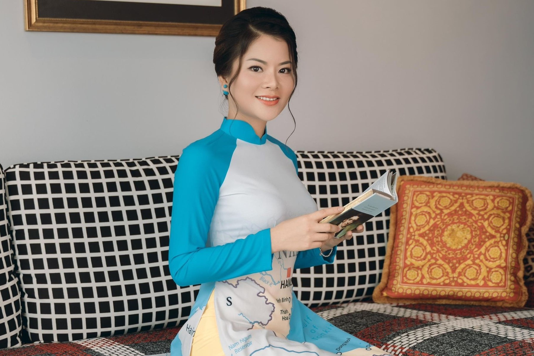 Nha van 9X Tina Yuan: 'Tet la dip tuyet voi de doc sach' hinh anh