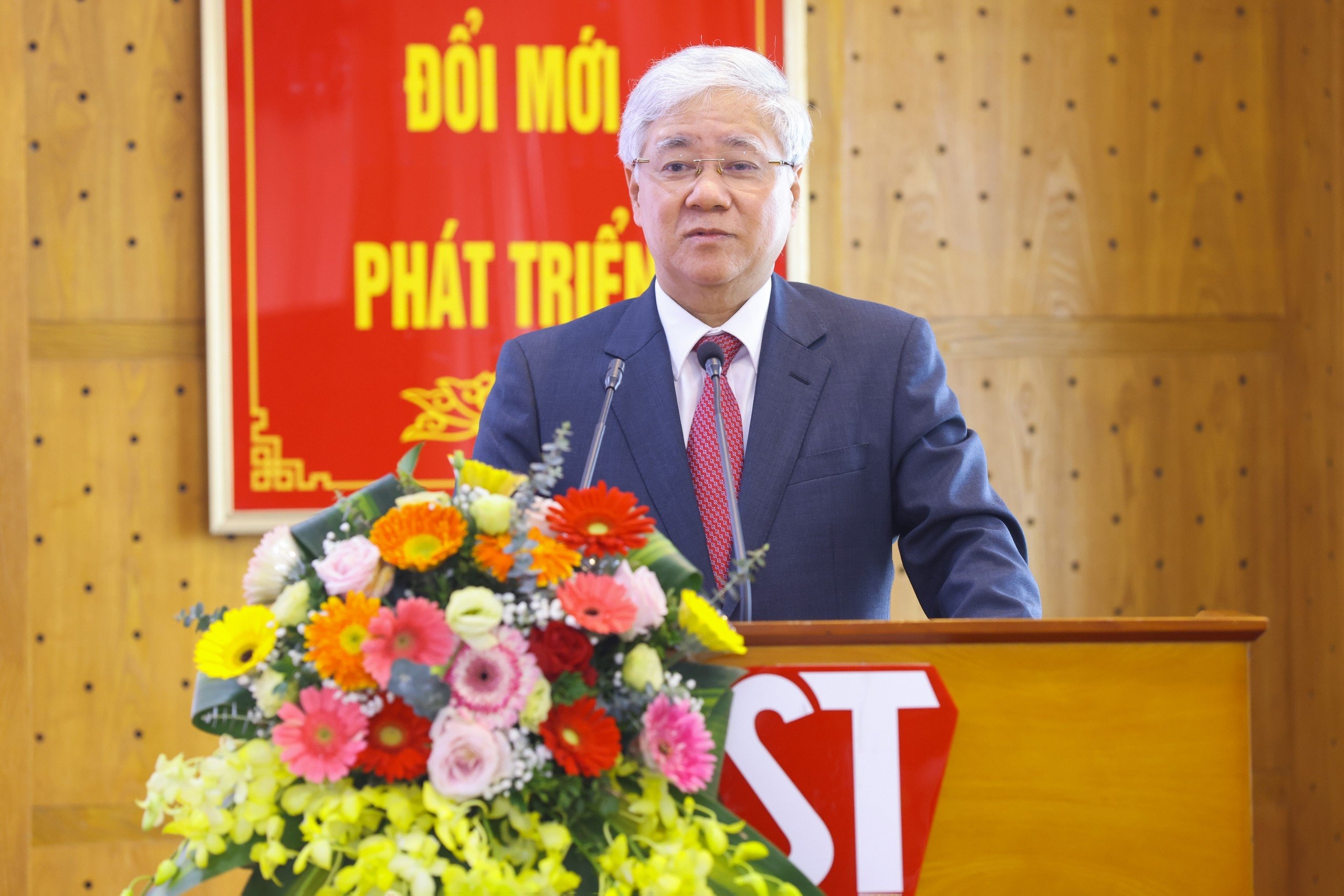 chuc tet nha xuat ban anh 1