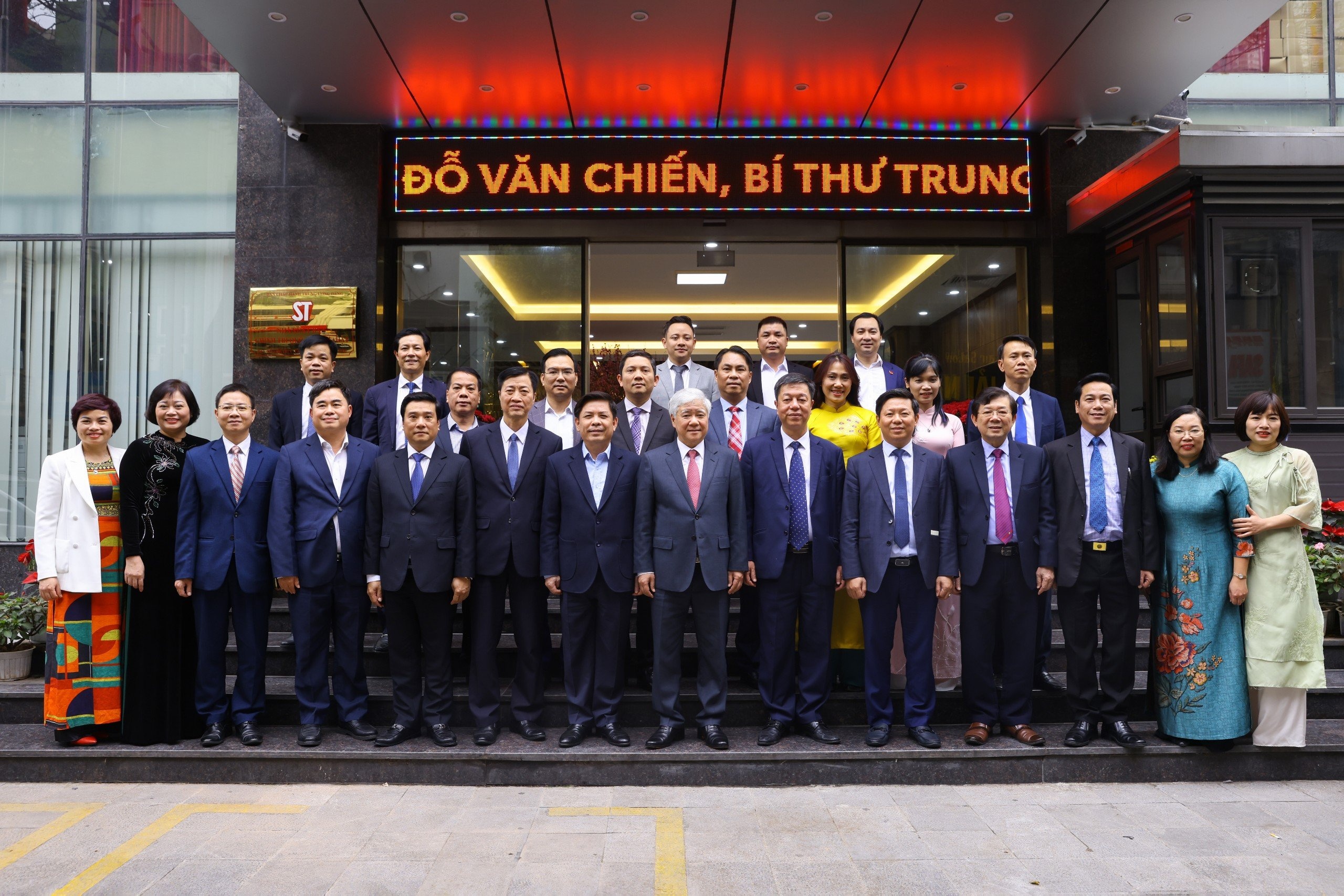 chuc tet nha xuat ban anh 2