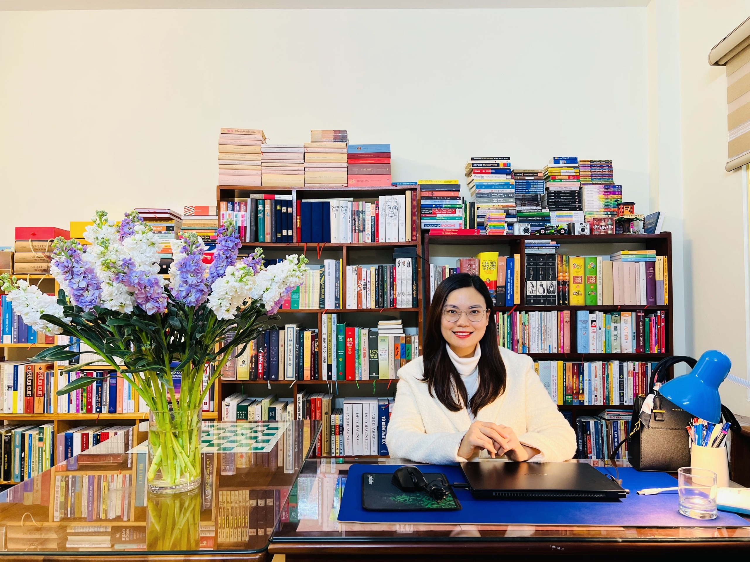 vo chong doc sach anh 3