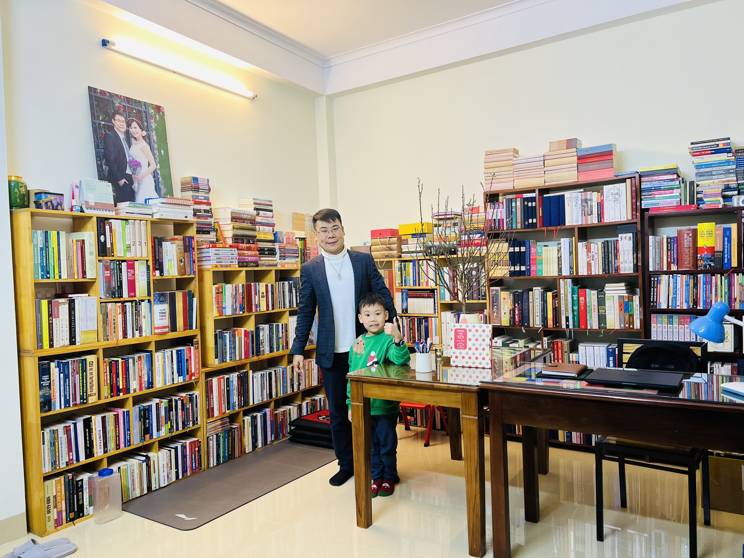 vo chong doc sach anh 2