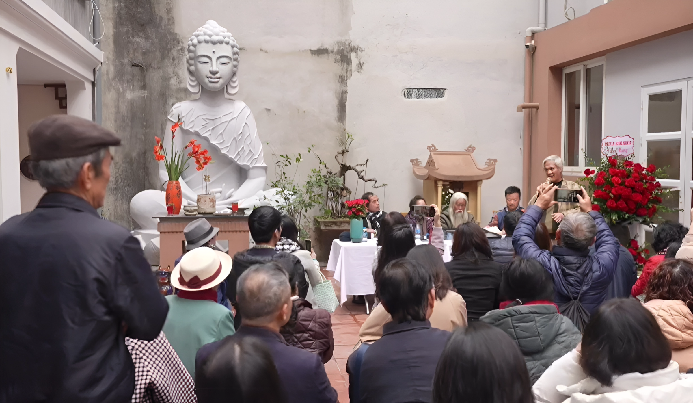 nha van nguyen huy thiep anh 2