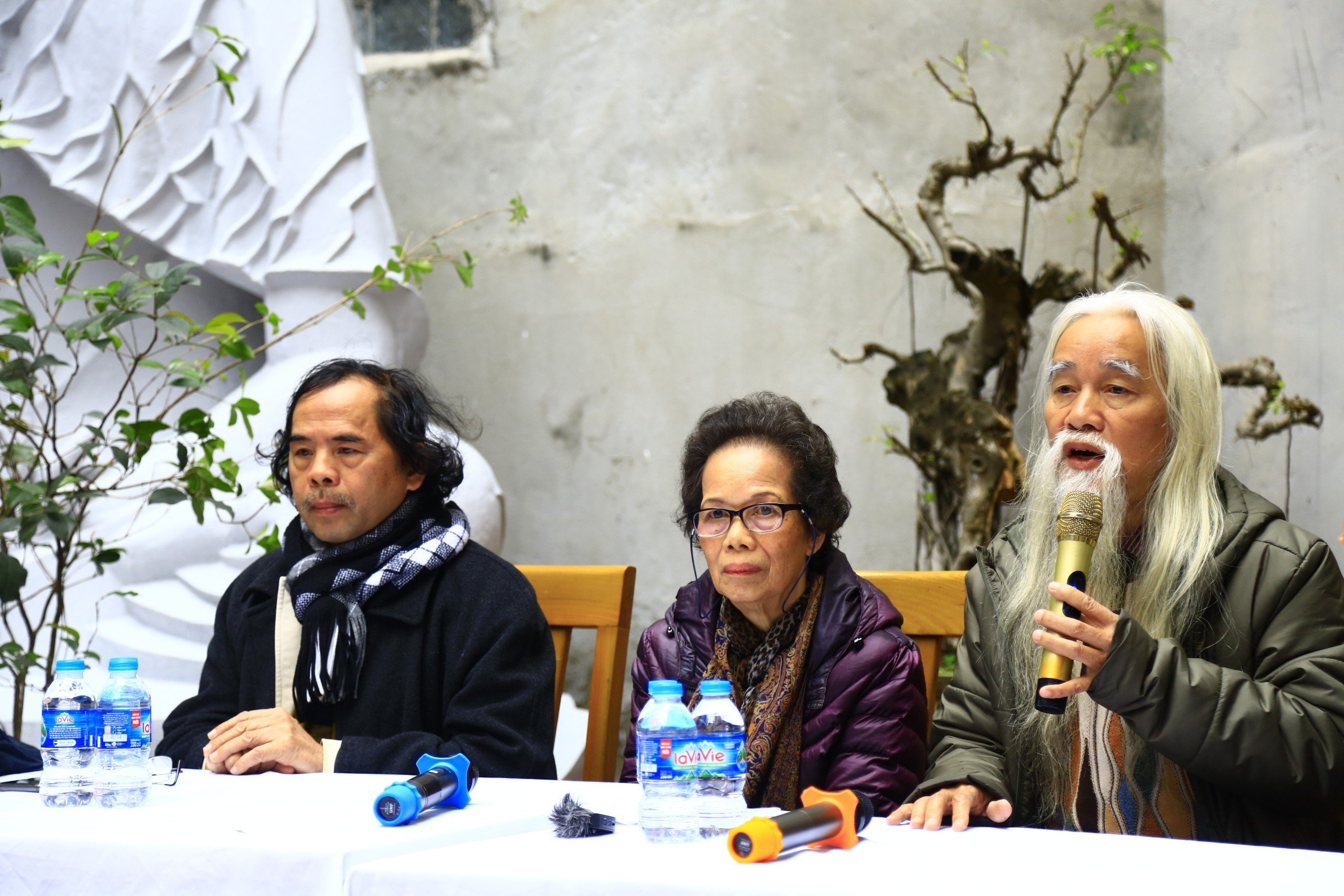 nha van nguyen huy thiep anh 1