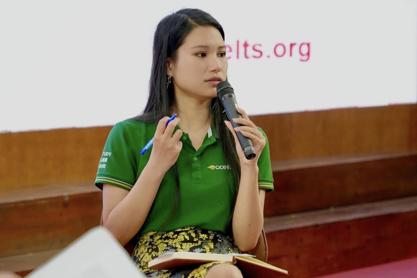 nha van pham thu ha anh 2