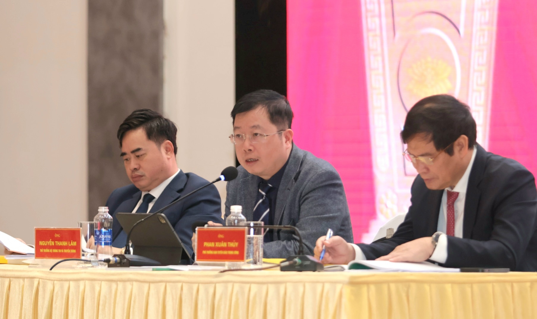 Xuat ban dien tu la diem sang nganh sach hinh anh