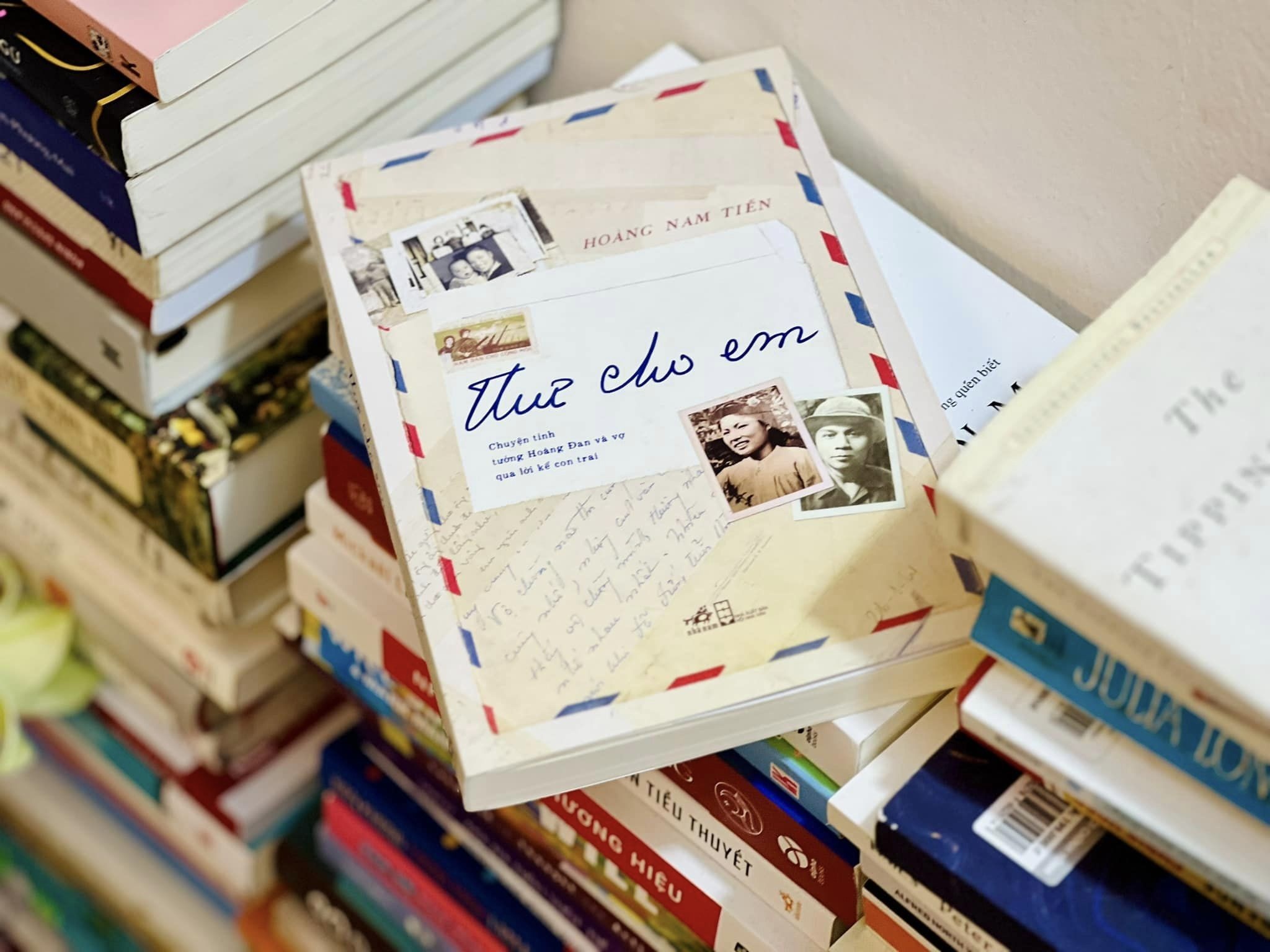 Chuyen tinh tuong Hoang Dan va vo qua hon 400 buc thu tay hinh anh