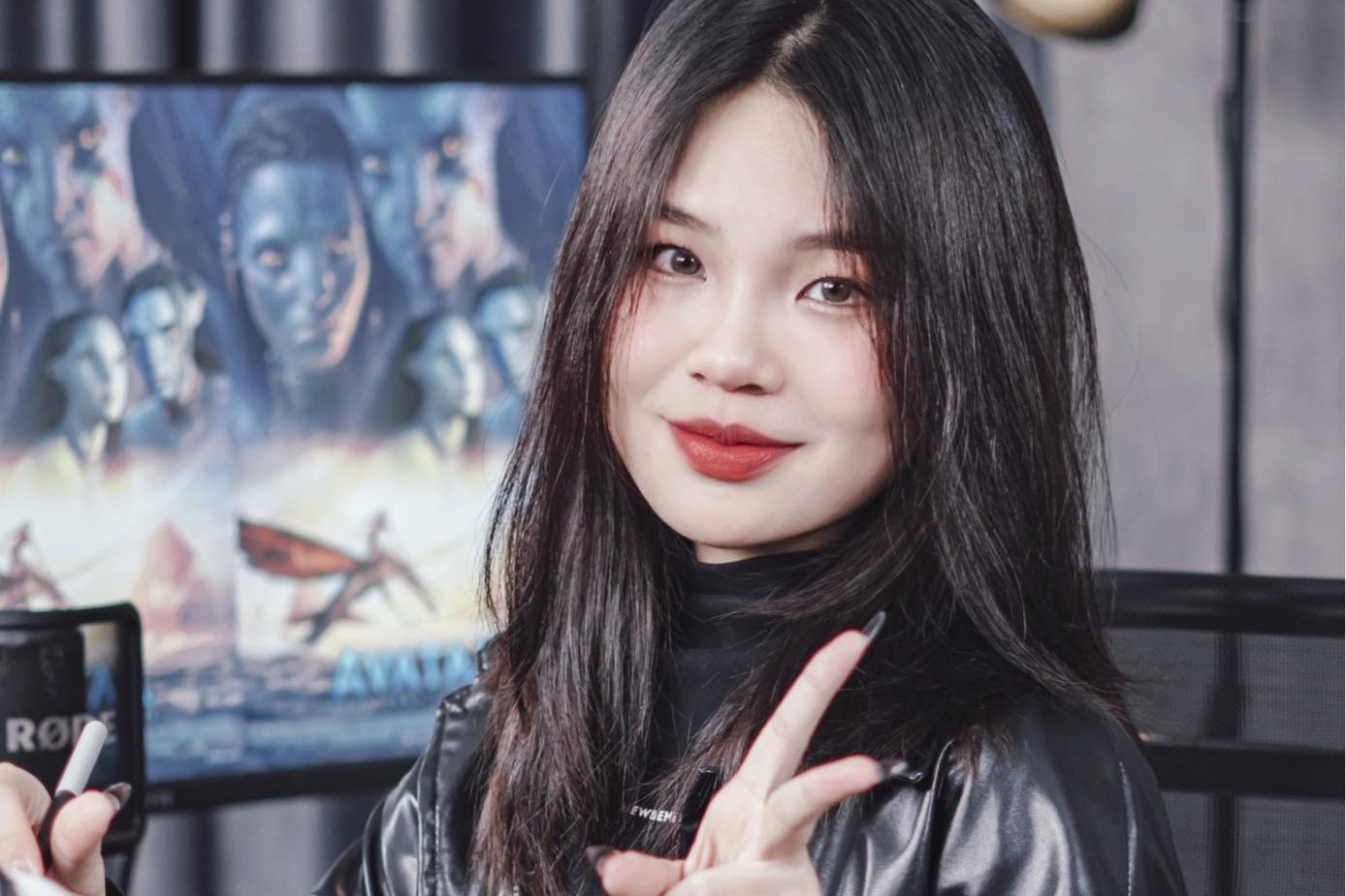 Nu sinh nganh kien truc ben duyen nghe hoa si truyen tranh hinh anh