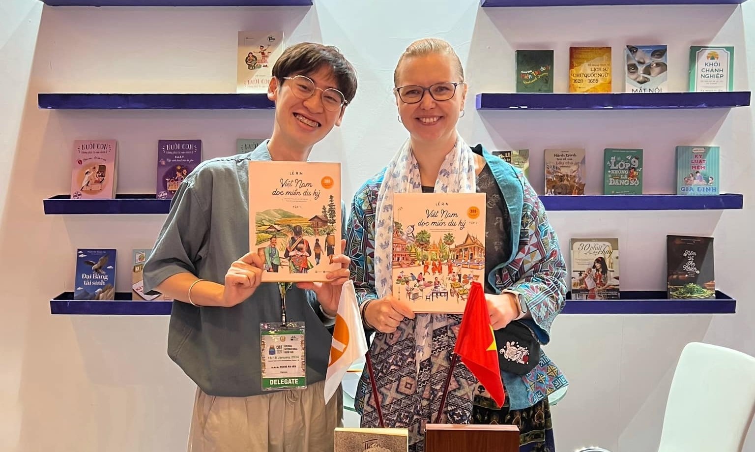 Chuyen vien ban quyen tre choang ngop tai Hoi sach Bangkok hinh anh