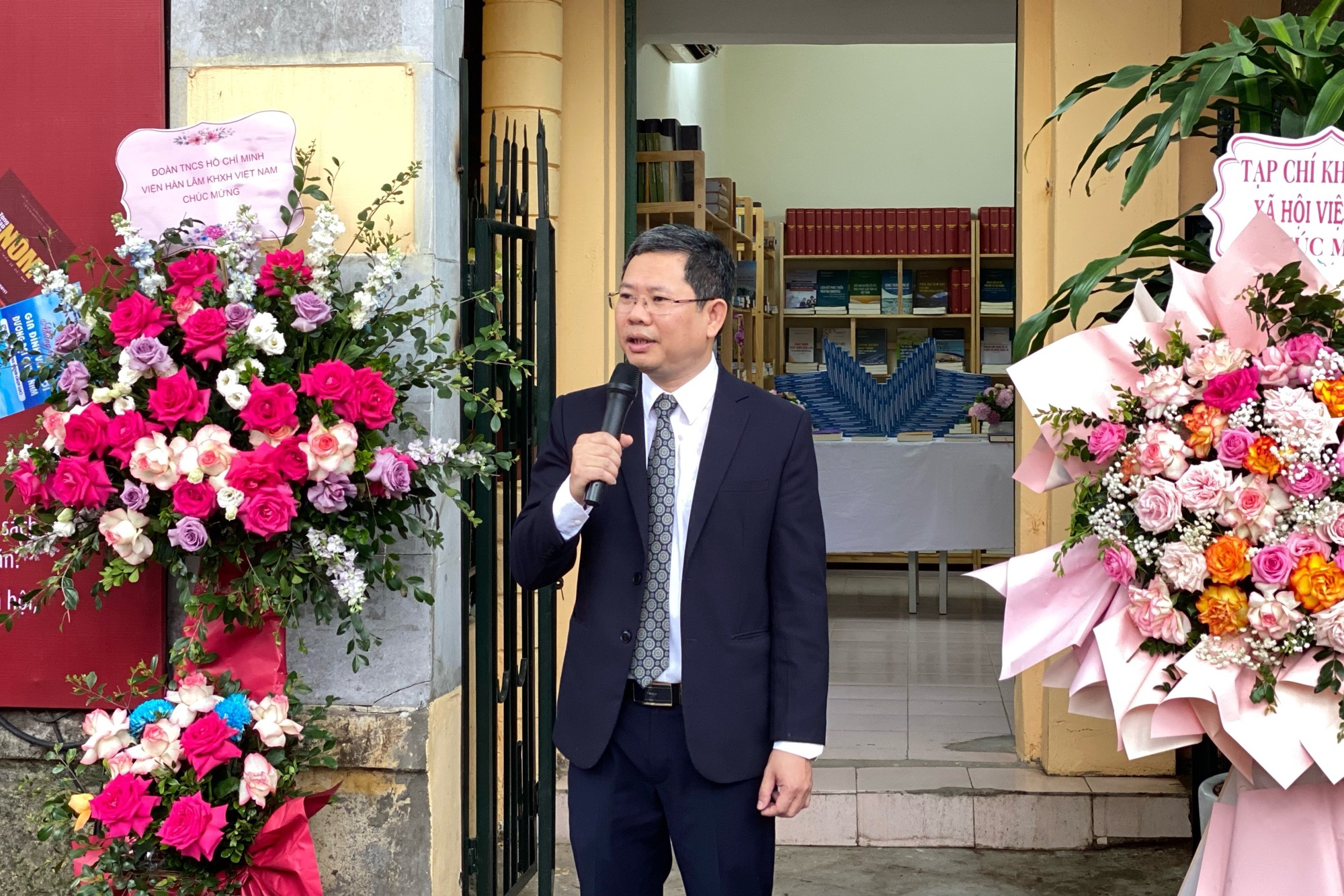 ngay sach van hoa doc anh 1