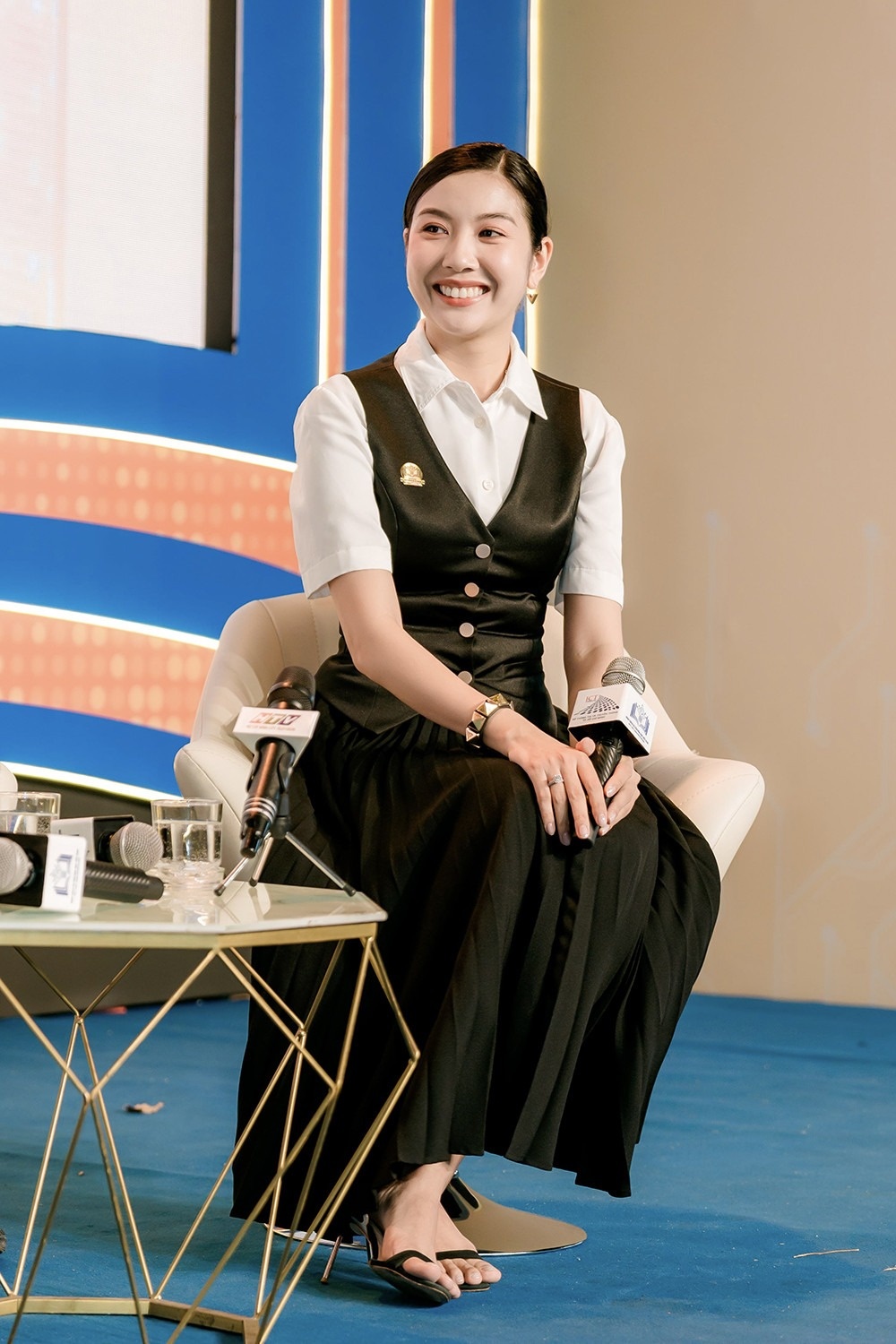 A hau Thuy Van anh 1