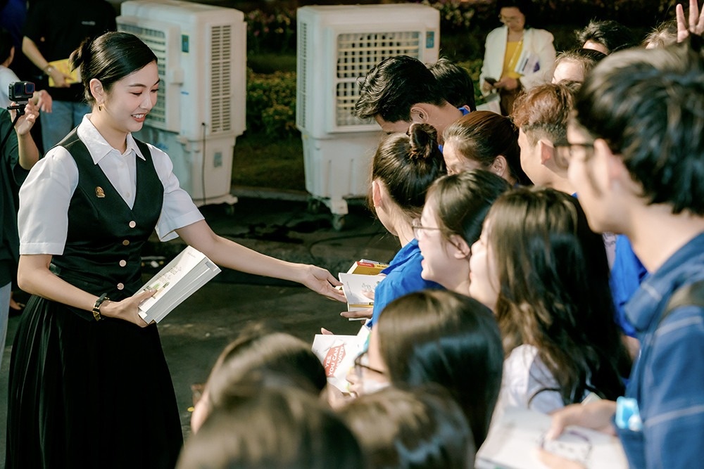 A hau Thuy Van noi ve doc sach hinh anh