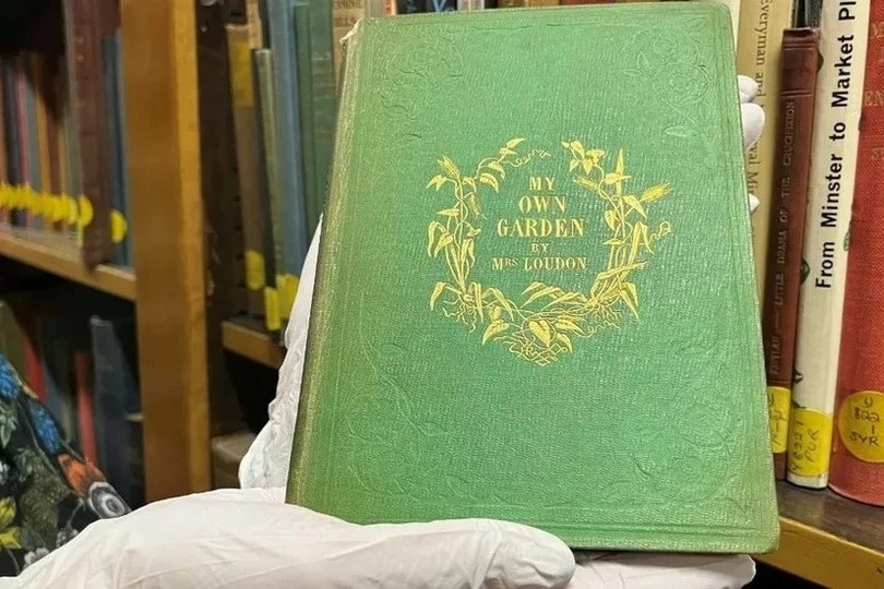 Thu vien Quoc gia Phap thanh loc sach co chua thach tin hinh anh