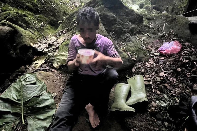 Con dao cuu mang nguoi dan ong ket tren nui 10 ngay hinh anh