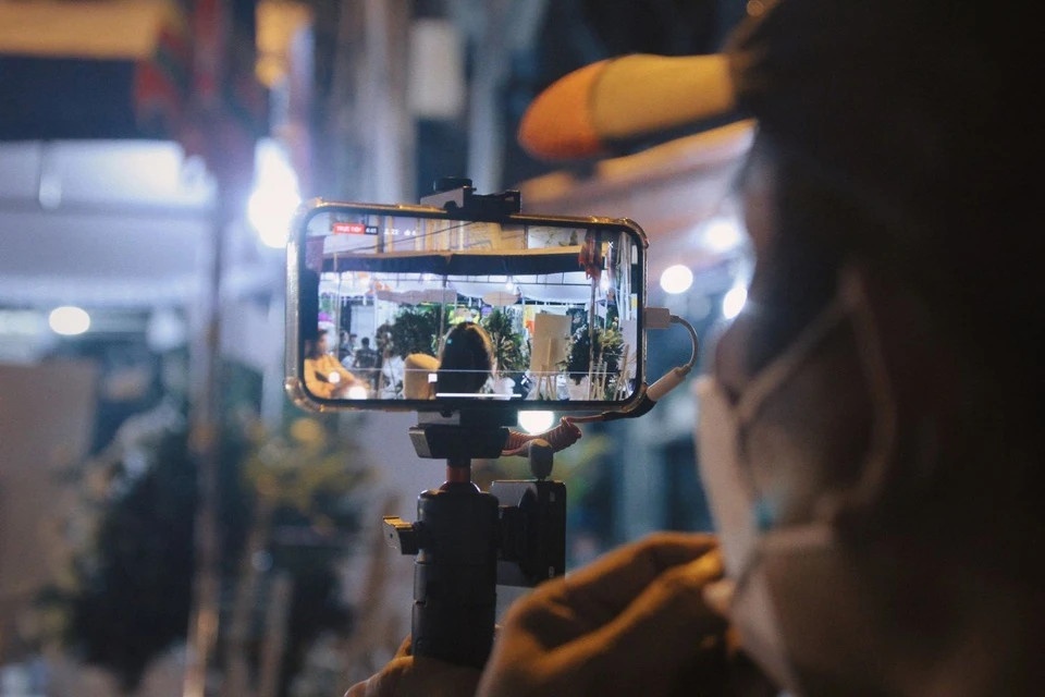 YouTuber Han Quoc bi sat hai khi dang livestream hinh anh