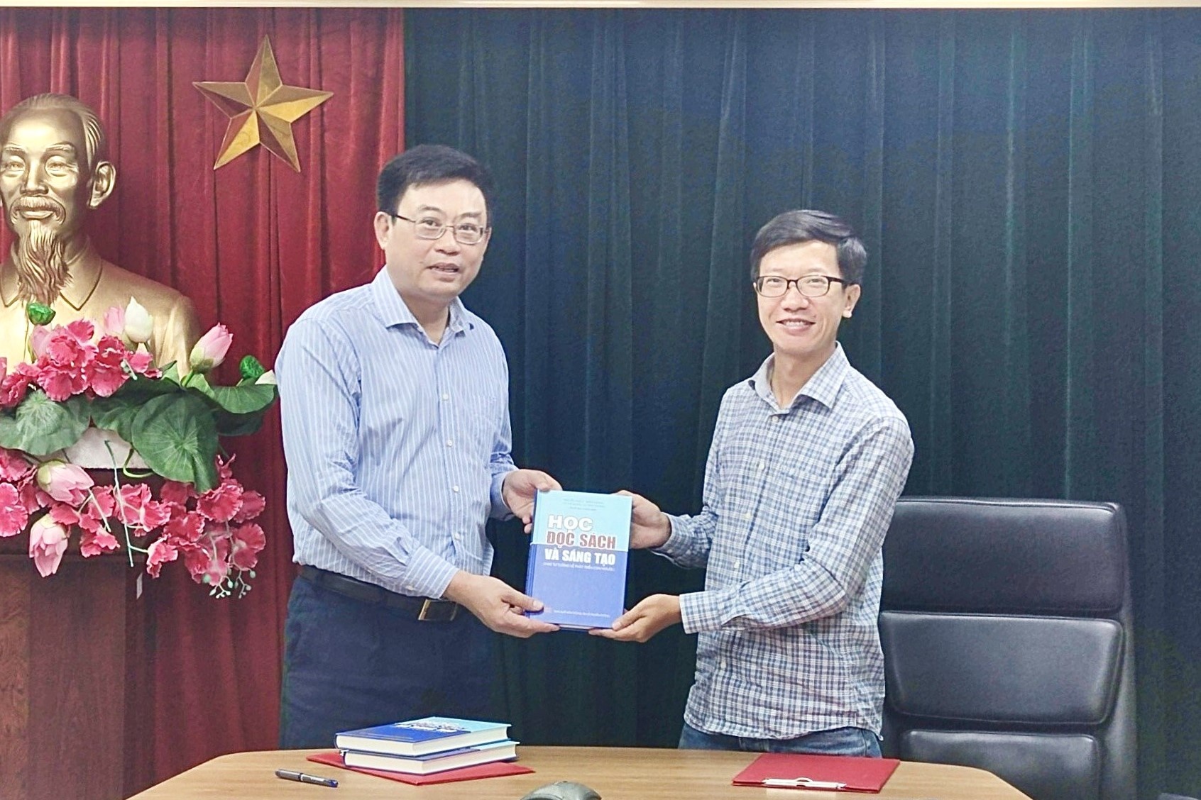 Hop tac lien ket xuat ban tu sach 'Khoa hoc Cong nghe' hinh anh