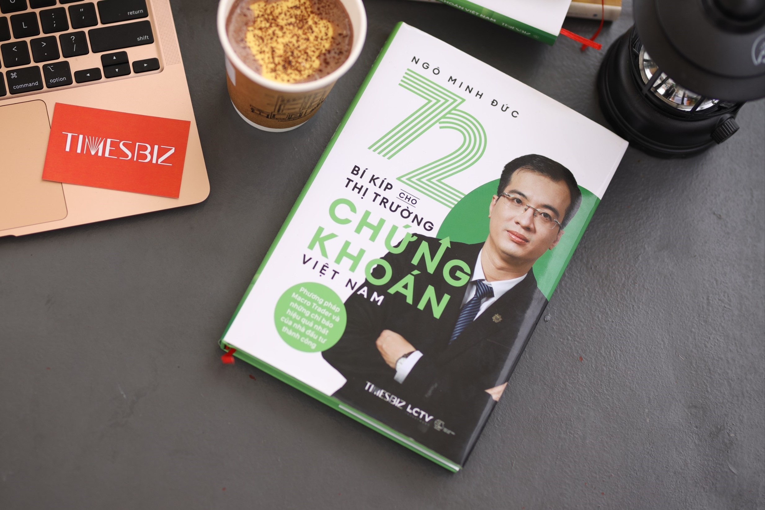 Sach hot ve chung khoan Viet Nam bi lam gia hinh anh