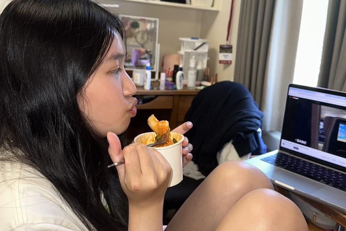 Jenny Huynh len tieng ve buc anh co mon do nhay cam hinh anh