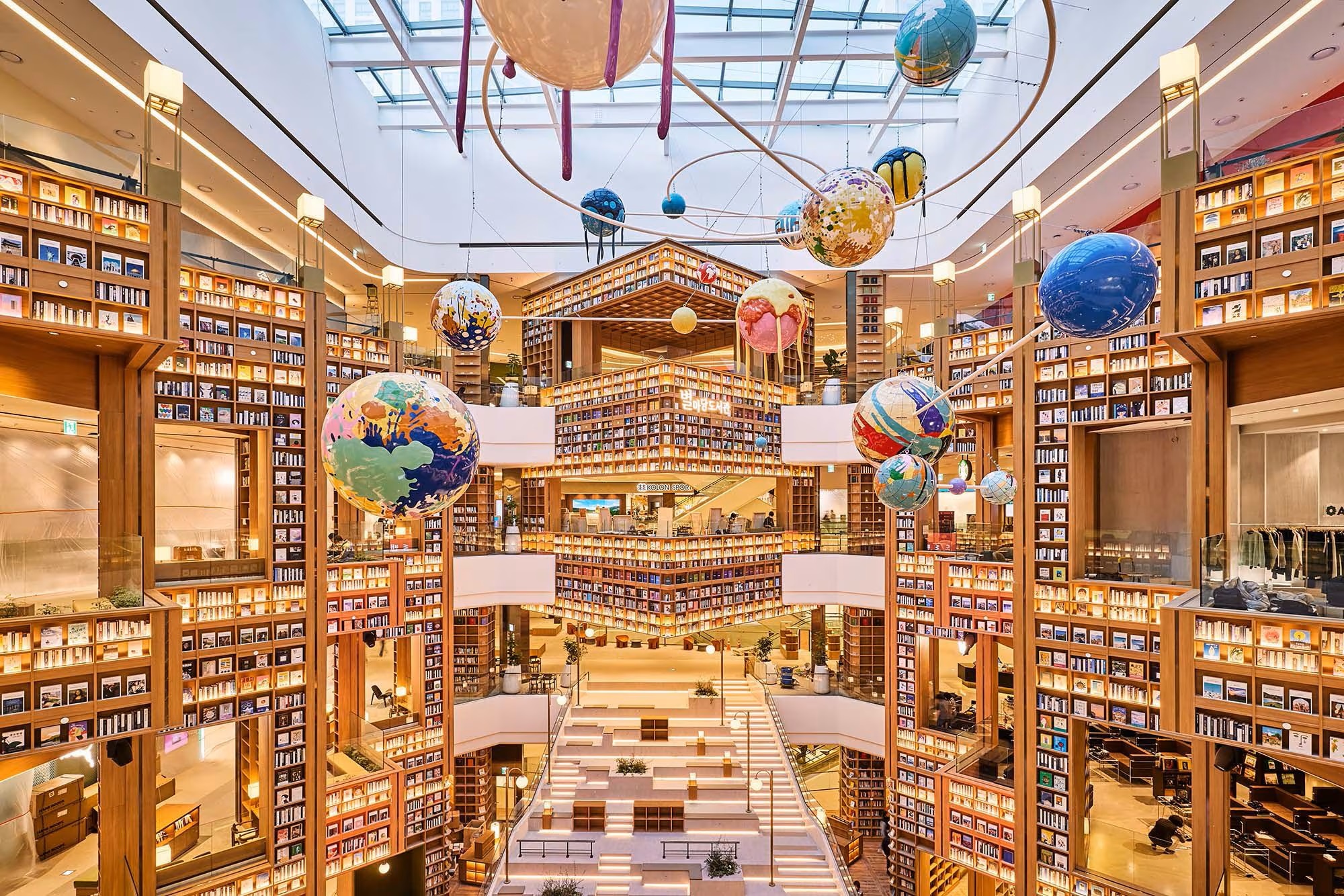 dùng sách trang trí ảnh 1 dung sach trang tri anh 1