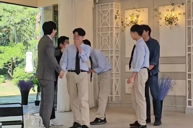 Hinh anh gay ngo ngang cua anh em sinh 3 noi tieng nhat Han Quoc hinh anh