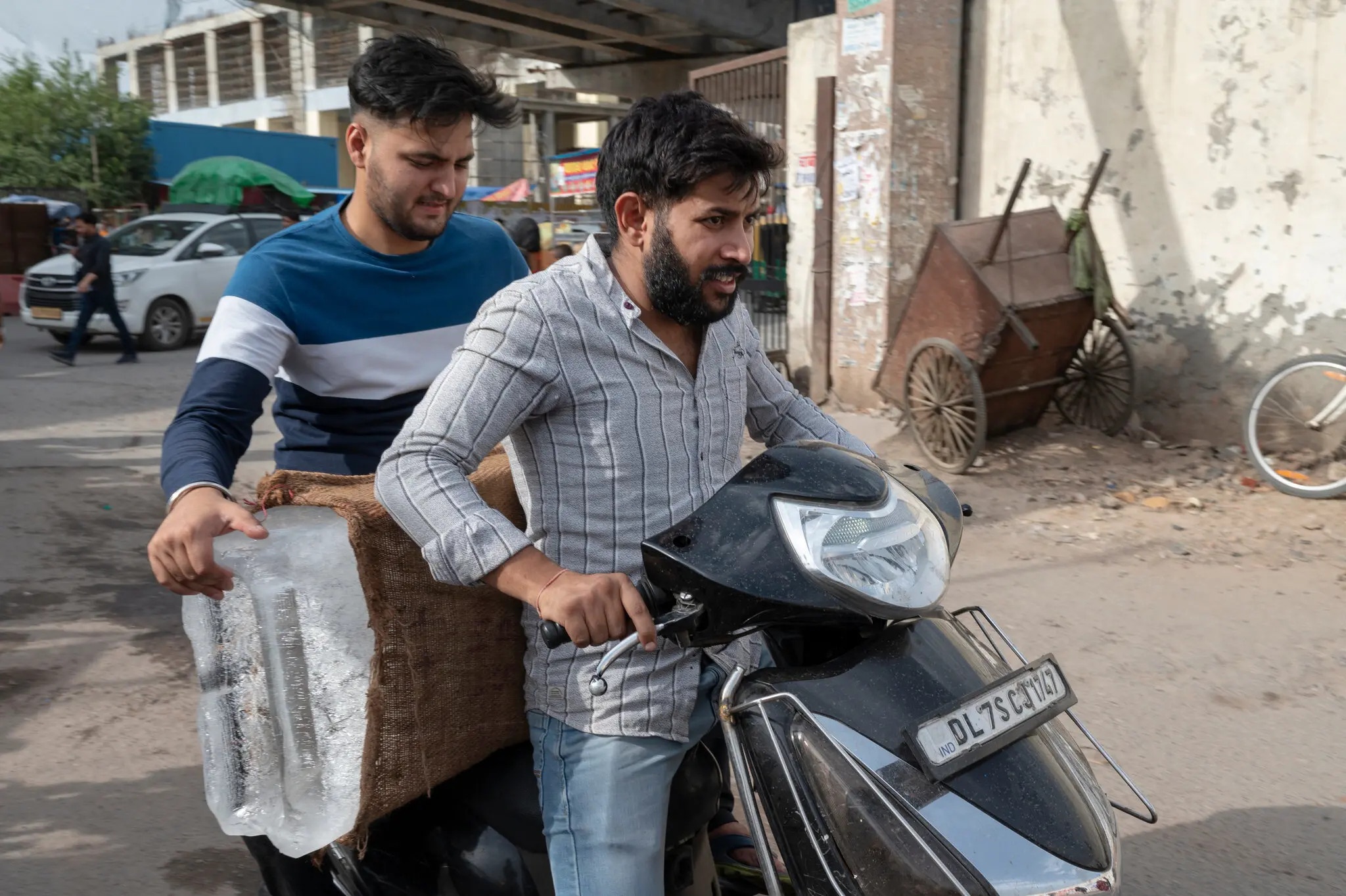 Bung no uong bia, mua may lanh trong nang nong dinh diem hinh anh