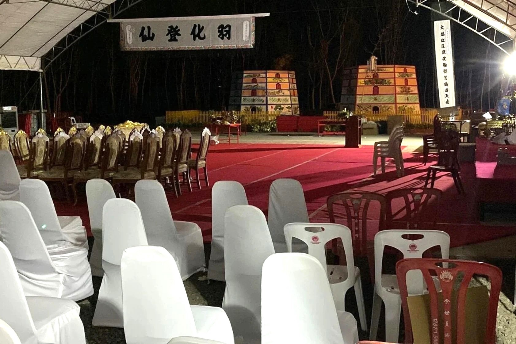 Nghia trang to chuc chieu phim cho 2.800 nguoi da khuat hinh anh