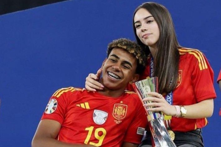 Co gai vut noi tieng vi hen ho Lamine Yamal hinh anh