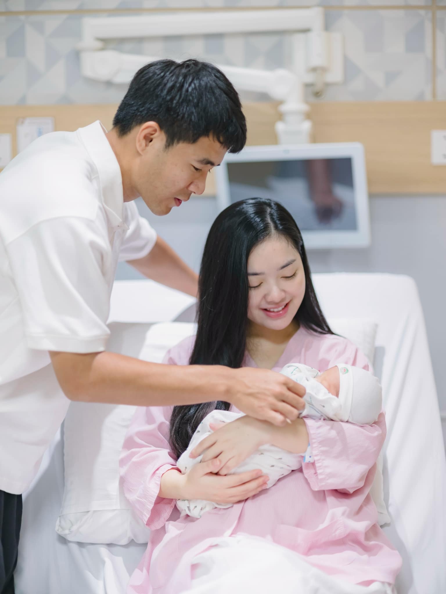 vợ đức chinh sinh con ảnh 1 vo duc chinh sinh con anh 1