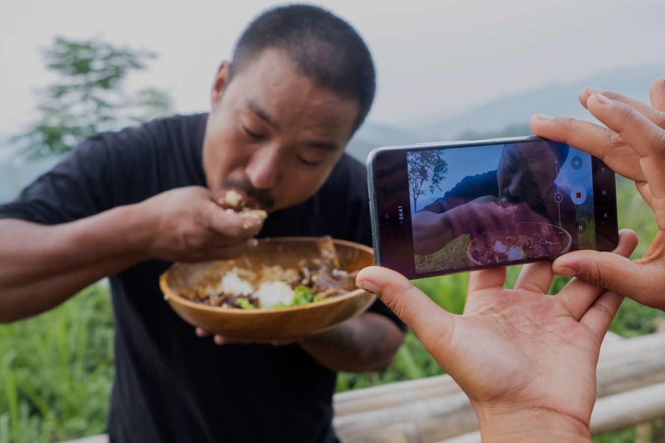 Mukbang chau chau, ve sau de pha vo dinh kien hinh anh