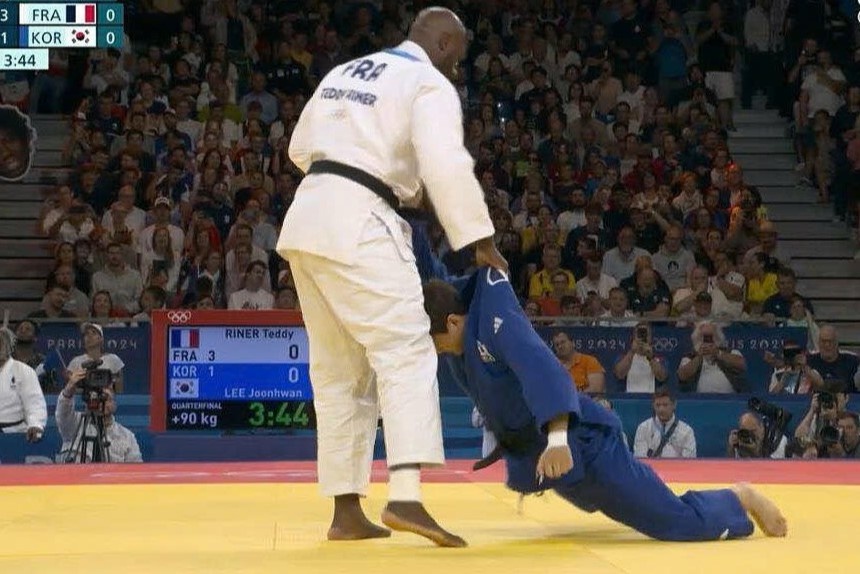 Canh thi dau judo gay ngo ngang o Olympic Paris hinh anh