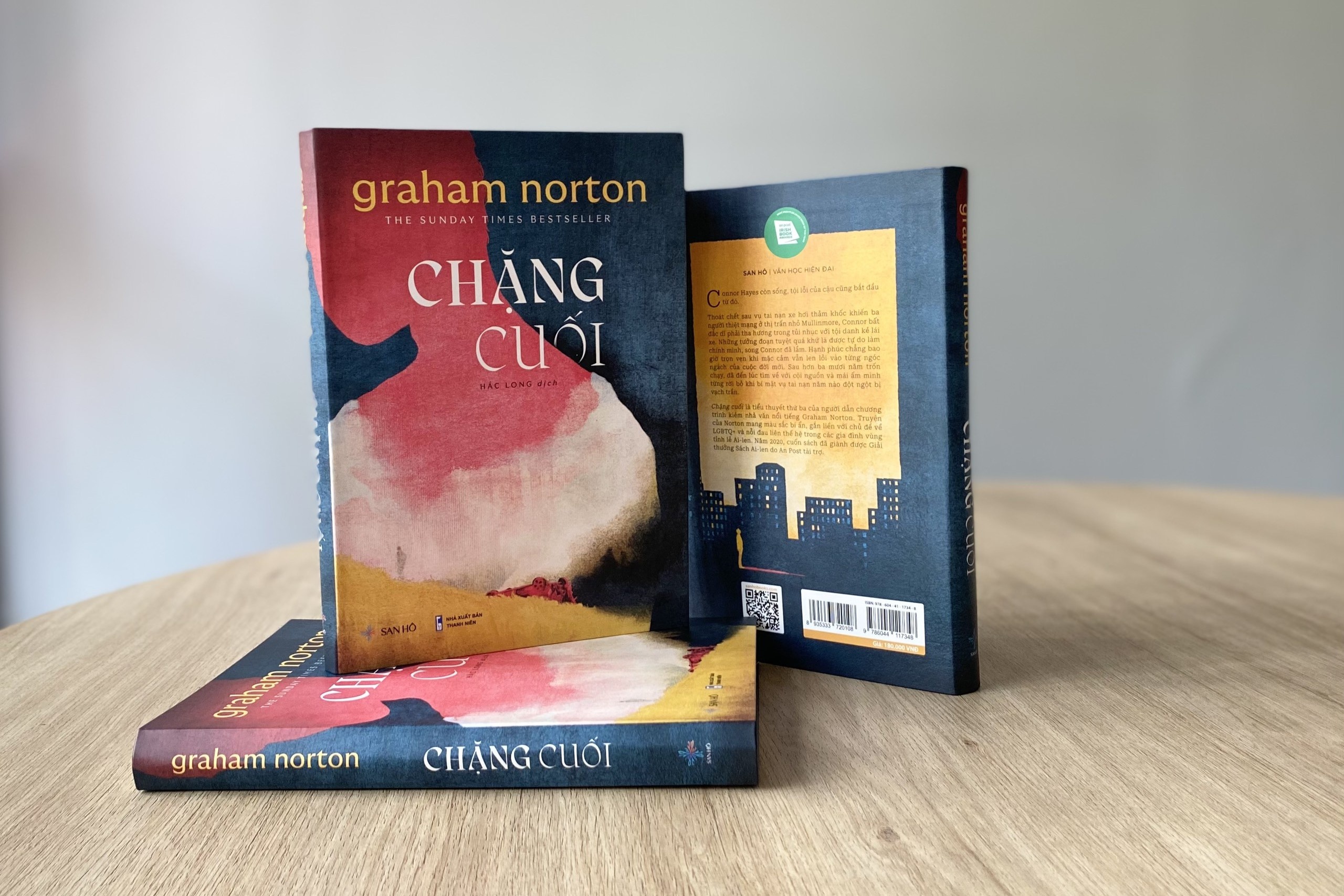 Cuon tieu thuyet day cam xuc ve LGBTQ+ va noi dau lien the he hinh anh