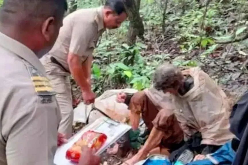 Thuc hu vu nguoi phu nu My bi bo doi, xich vao cay o An Do hinh anh