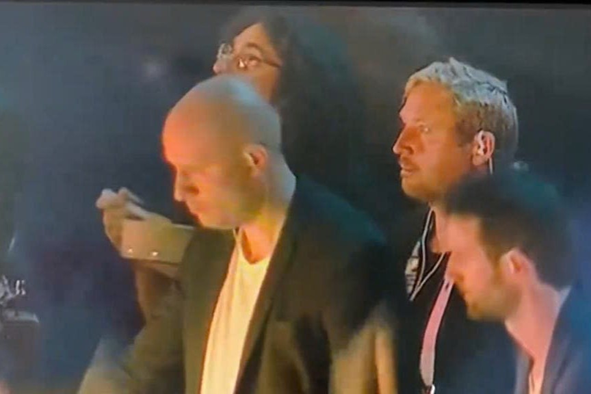 Canh tuong gay bao mang o le be mac Olympic Paris hinh anh