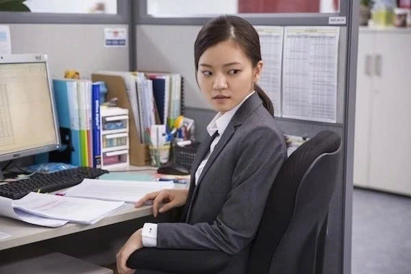 Bi sa thai vi tu choi loi to tinh cua sep, tu mang com di lam hinh anh