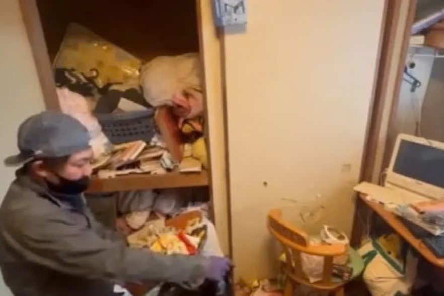 Phat hien hai cot cua me khi thue dich vu don nha hinh anh