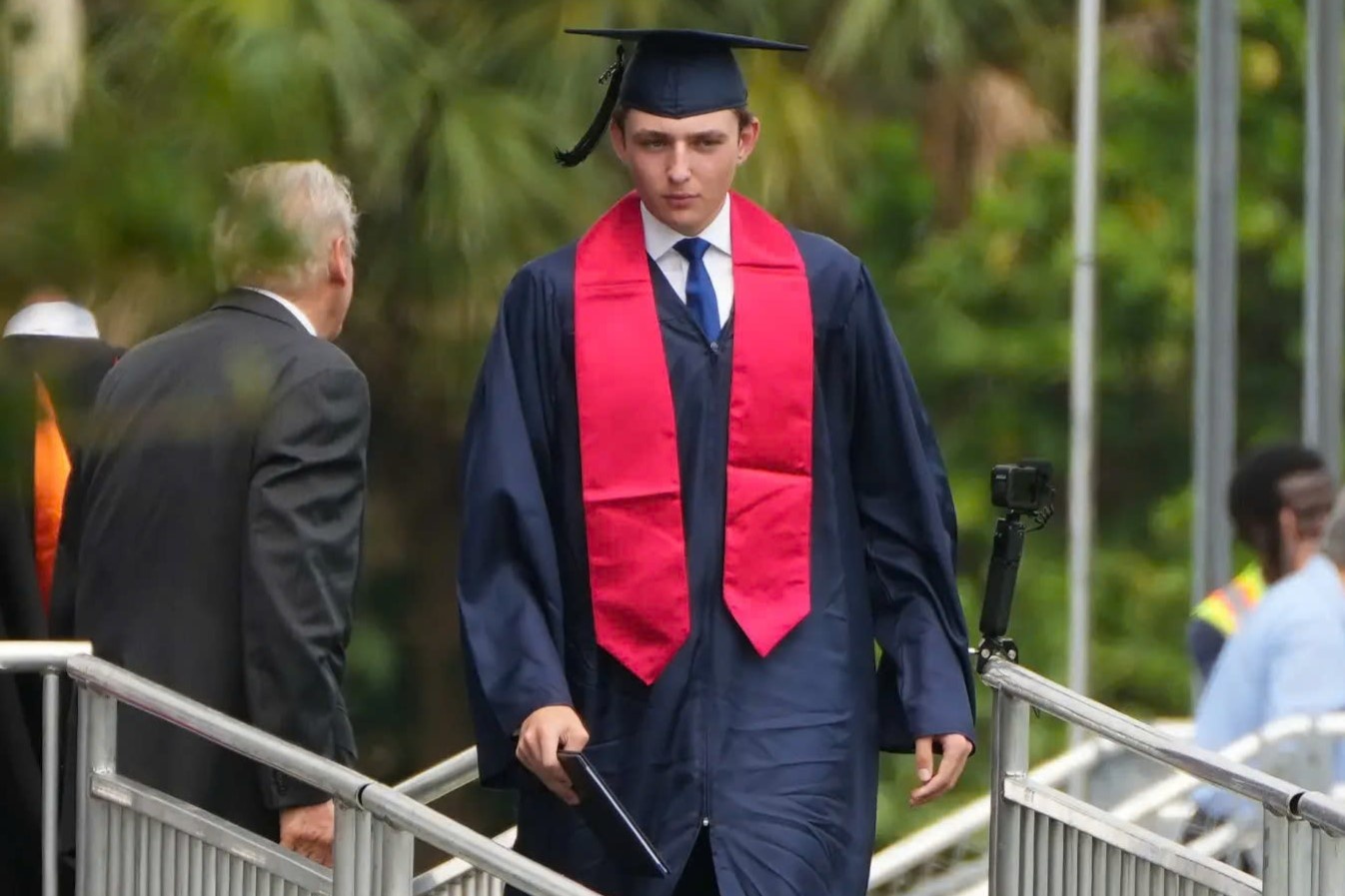 Noi Barron Trump se theo hoc dai hoc hinh anh