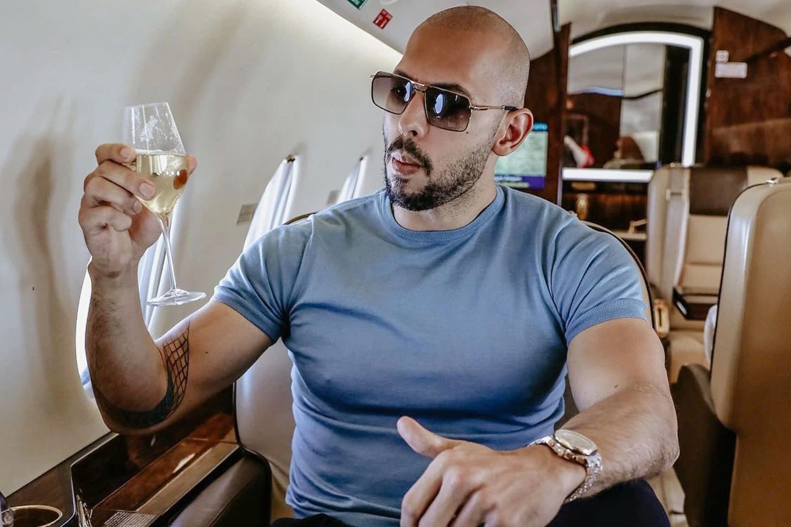 'Ke nguy hiem nhat TikTok' bi YouTube cam cua hinh anh