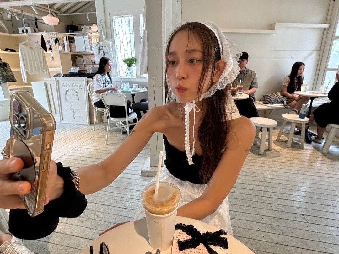 co gai tre hon tuoi anh 5