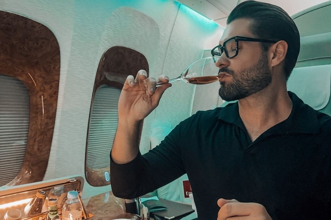 Hanh dong gay soc cua vi khach ngoi khoang hang nhat Emirates hinh anh