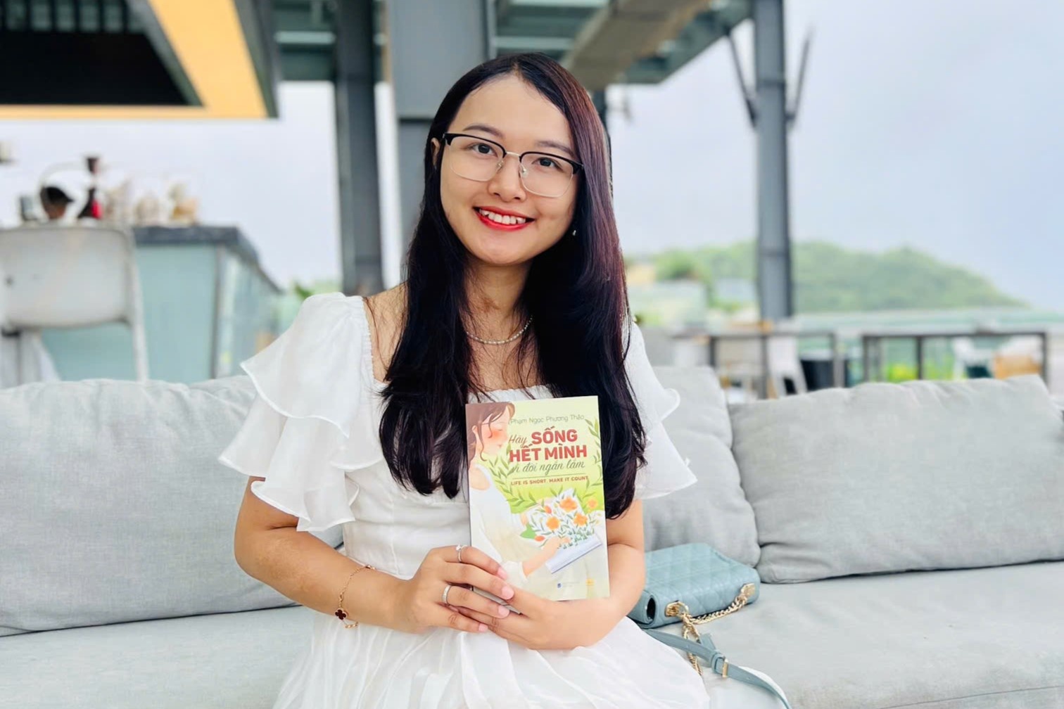 Co gai ke chuyen bi chiec xe 48 cho can qua nguoi nam 15 tuoi hinh anh