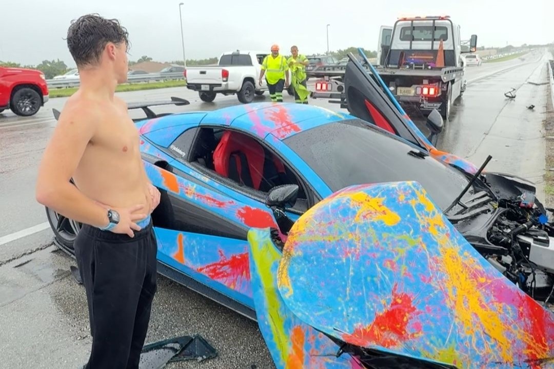 Lai sieu xe gay tai nan, TikToker xin tien fan mua cai moi hinh anh