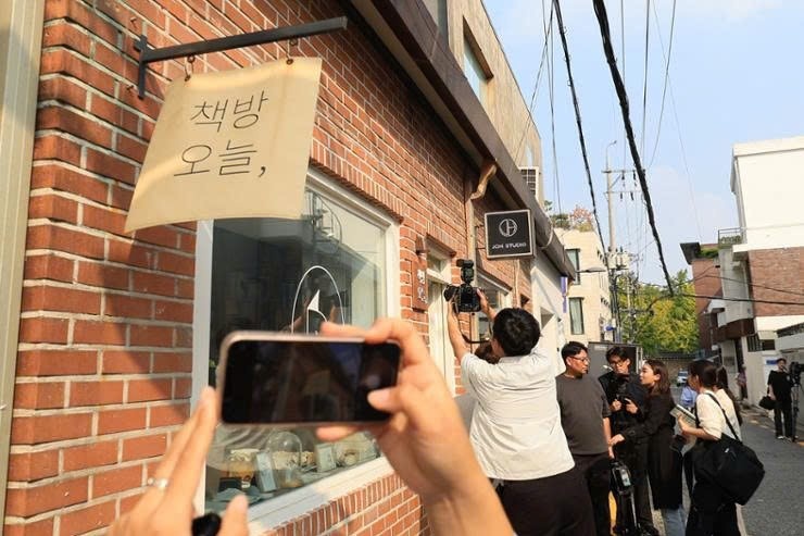 Fan do xo den hieu sach cua nguoi Han dau tien doat Nobel Van chuong hinh anh