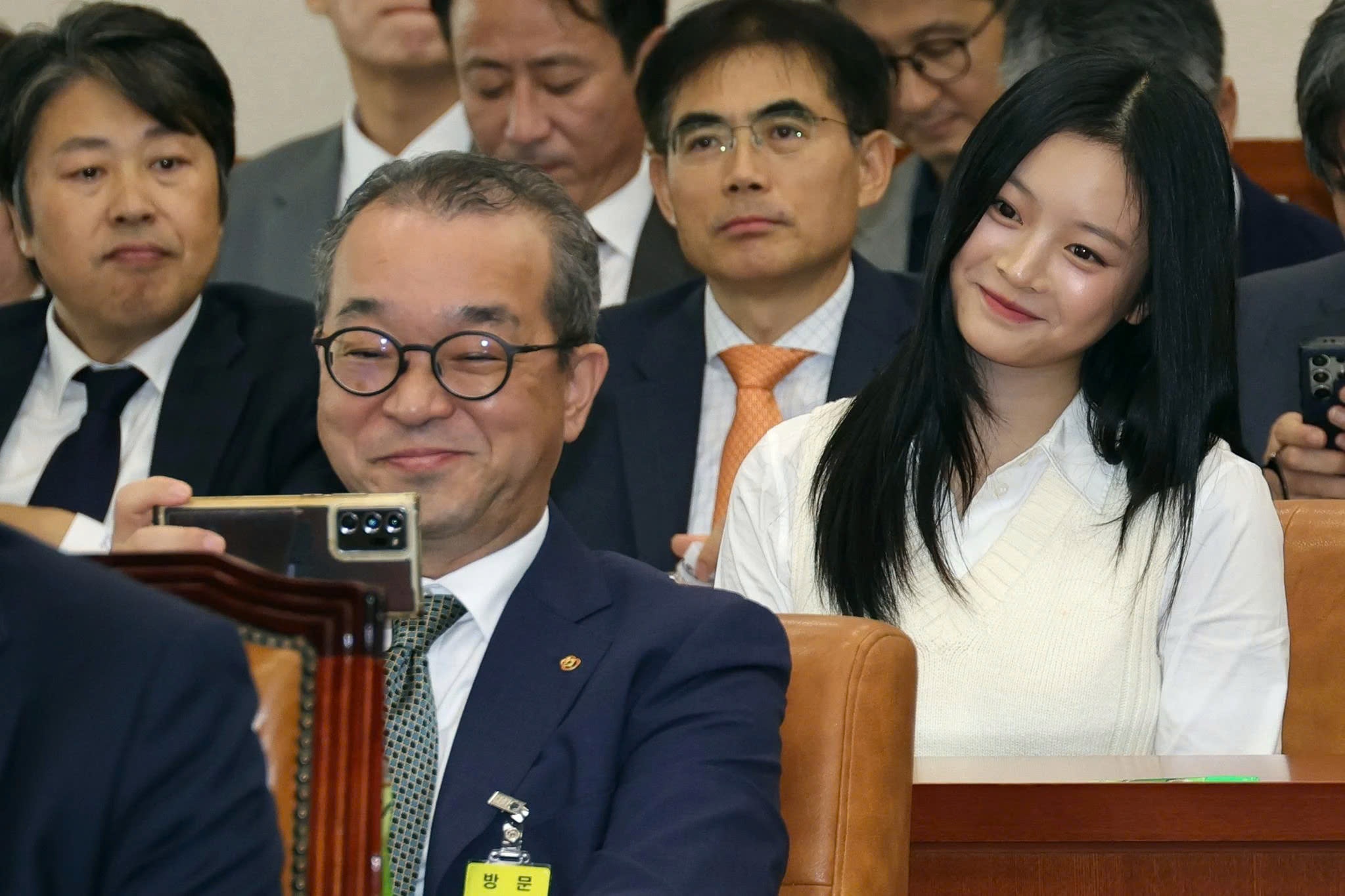 Tranh cai chua dut quanh tam anh cua CEO Han Quoc va Hanni (NewJeans) hinh anh