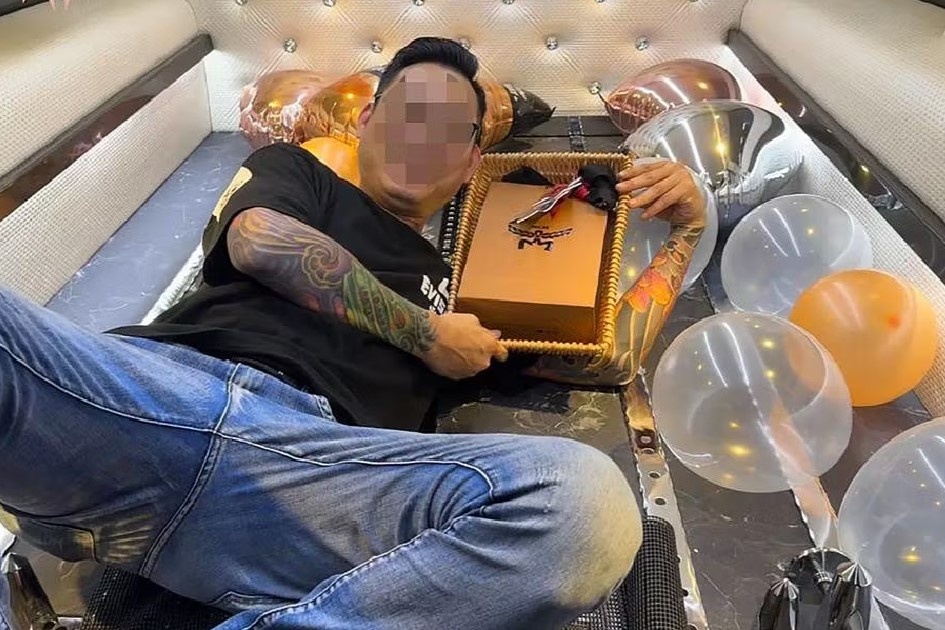 Gay tranh cai vi chup anh voi xe tang, di anh trong ngay sinh nhat hinh anh