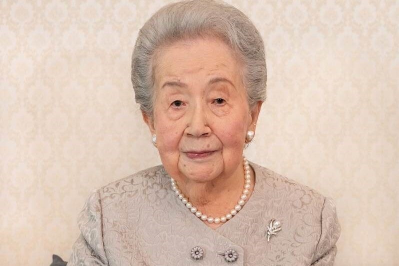 Thanh vien lon tuoi nhat hoang gia Nhat Ban qua doi hinh anh