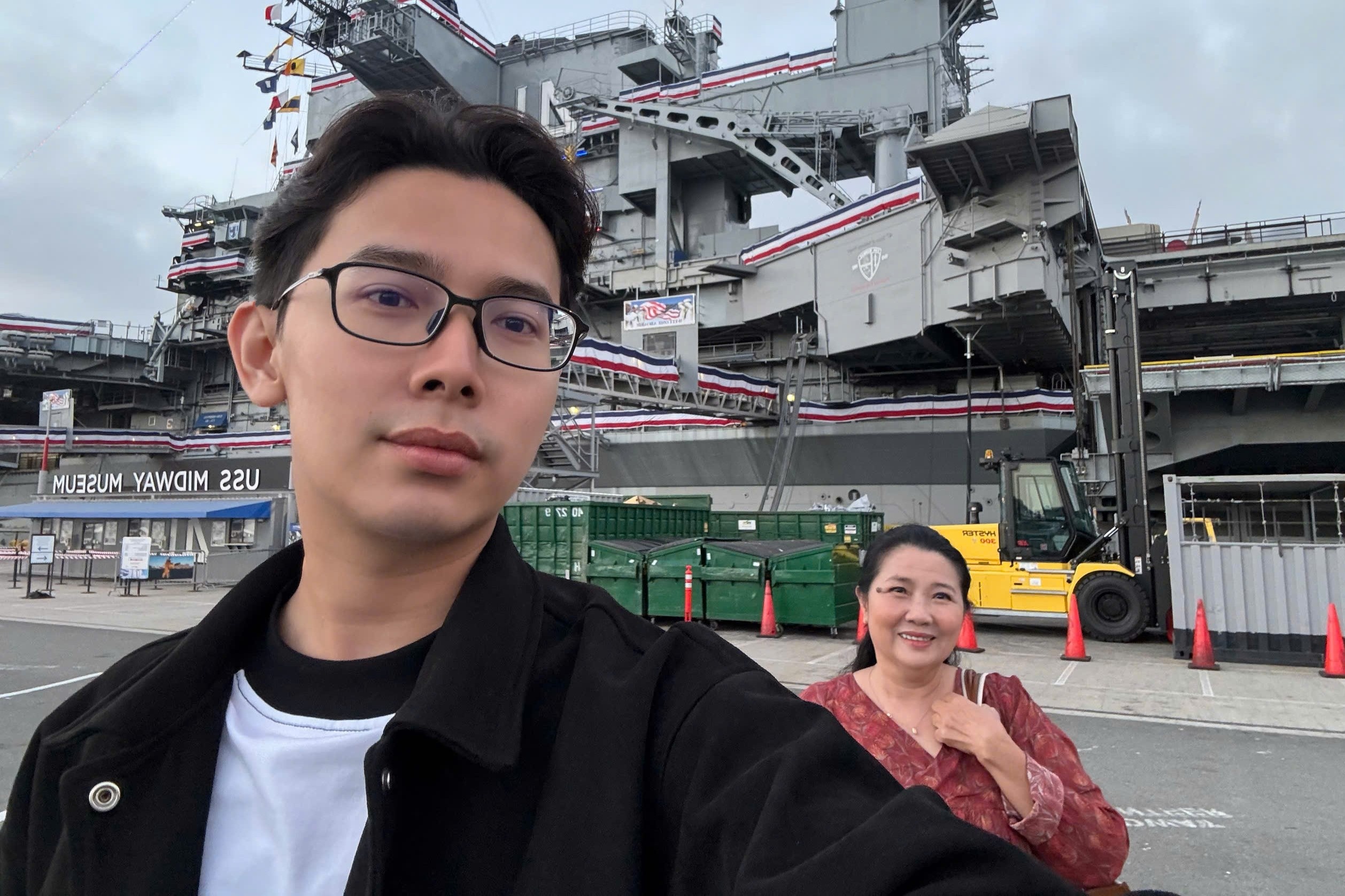 Chang trai Da Nang thay bo thuc hien uoc mo dua me di khap the gioi hinh anh