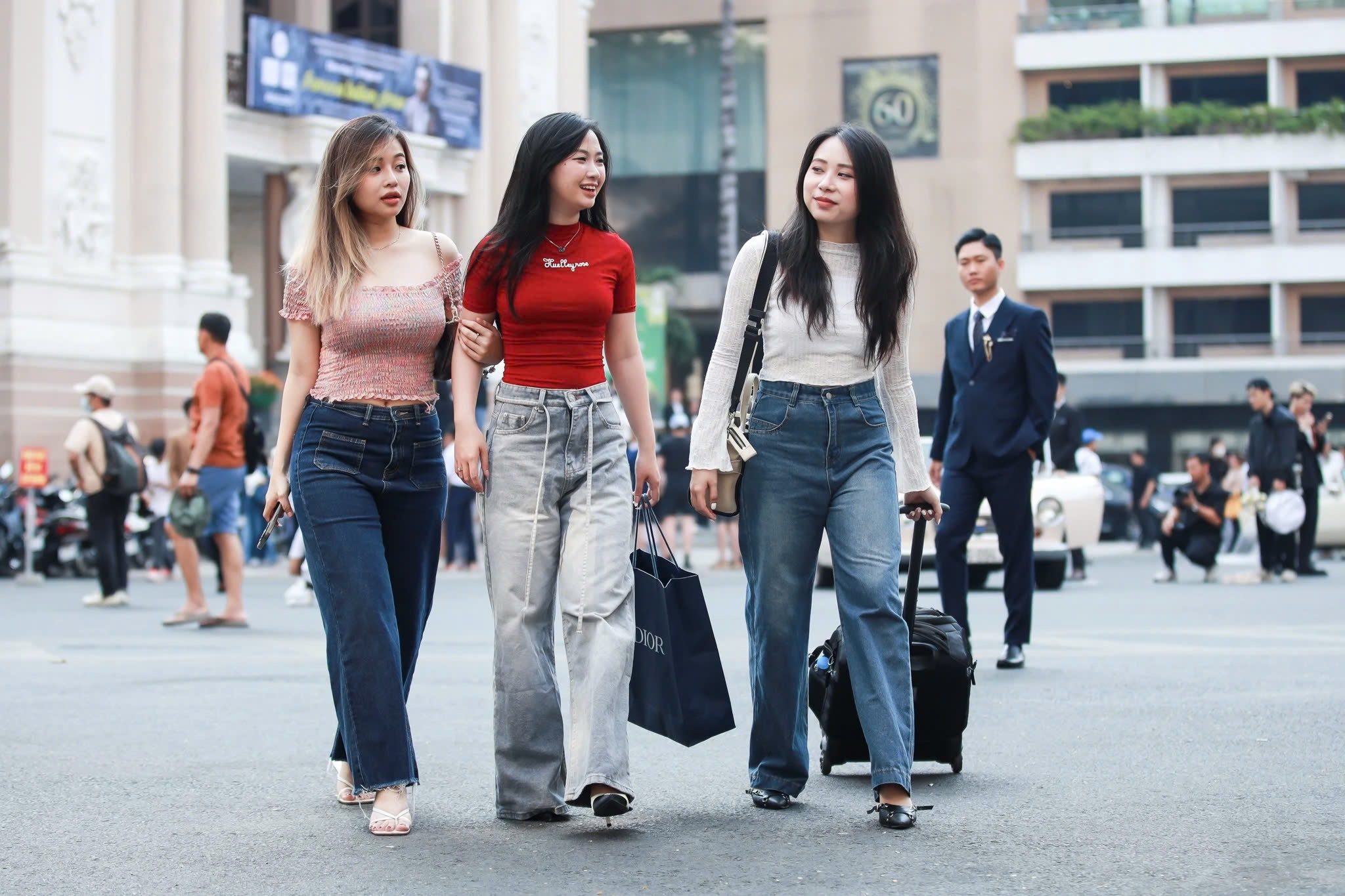 O TP.HCM nhieu nam, lan nao mua ve Tet cung cang thang hinh anh