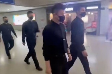 Dich vu 'mafia trang' cho thue ve si bam tron hut khach o Trung Quoc hinh anh